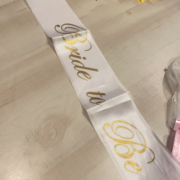 Bachelorette Party Kit - BRIDE TO BE - Sash, Veil, & Pearl cover up - Picture 6 of 8